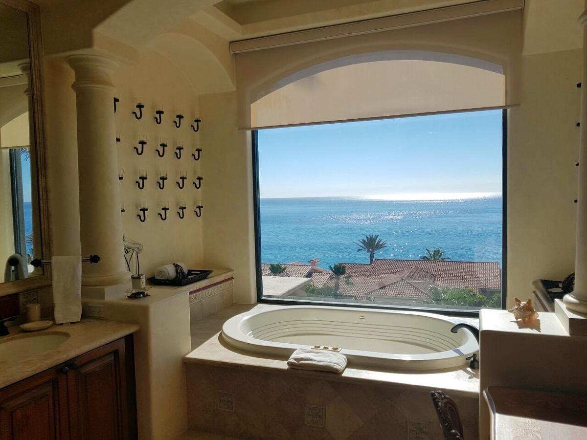 Ocean-view suite with soaking tub in a Palmilla villa