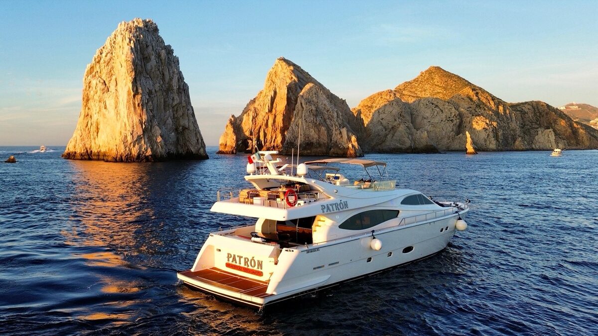 Patrón, a Ferretti charter yacht in Cabo San Lucas