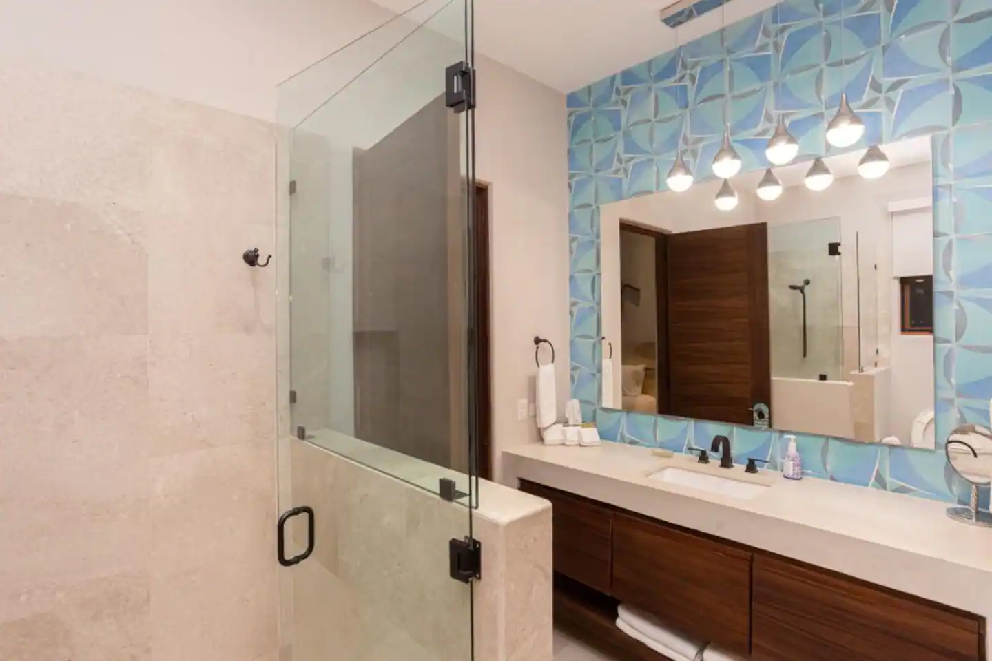 02138966-9e5d-4573-a444-dc8337e60298