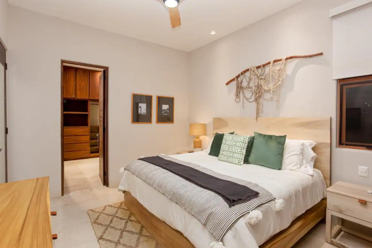 92dffb39-7382-42b7-b192-de899eba8327